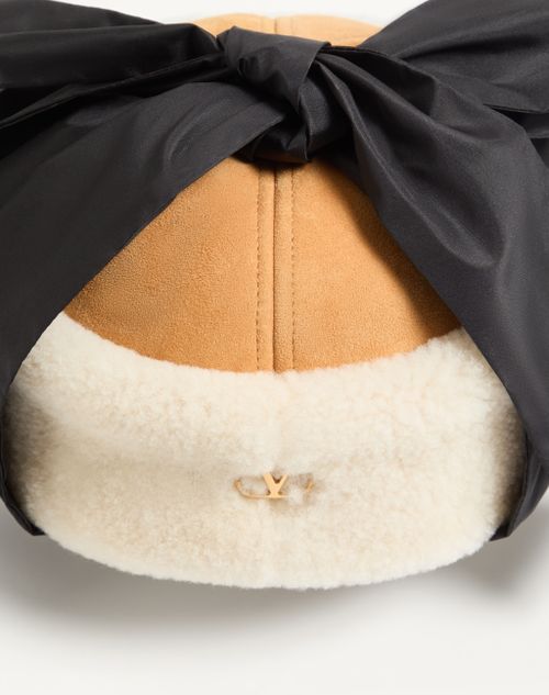 Valentino Garavani - Vlogo Signature Shearling Cap - Ivory/beige/black - Woman - Hats And Gloves