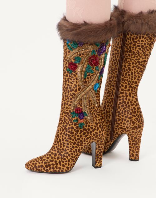 Valentino Garavani - Stivale Hotty In Vitello Effetto Cavallino Con Ricamo Floreale E Pelliccia 100mm - Animalier - Donna - Stivali E Stivaletti
