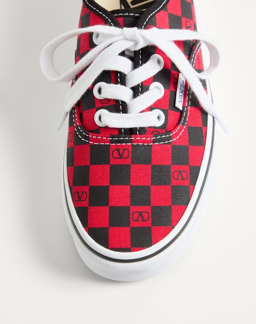 Valentino Garavani - Valentino Garavani And Vans Low-top Trainer In Fabric With Vlogo Checkerboard Print - Rouge Pur/black - Woman - Sneakers
