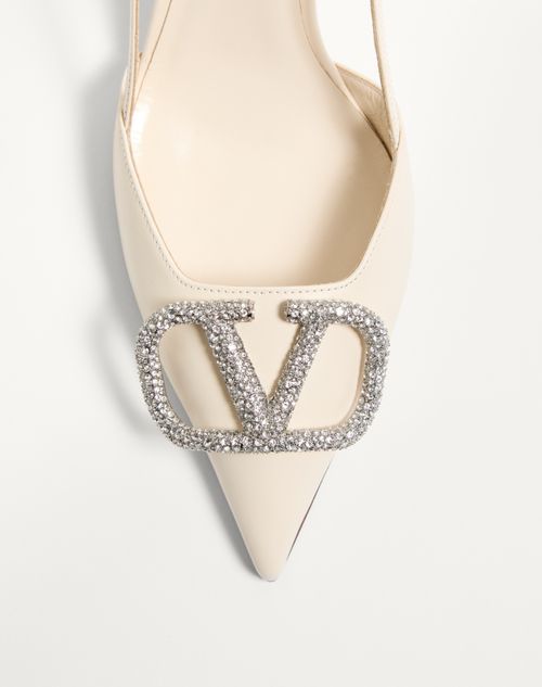 Valentino Garavani - Vlogo Signature Slingback Pump In Calfskin Leather 80mm - Light Ivory/crystal - Woman - Pumps