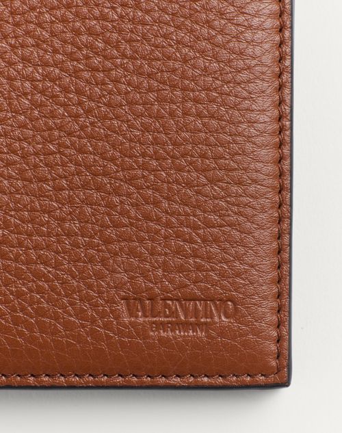 Valentino Garavani - Rockstud Wallet In Grainy Calfskin - Saddle Brown - Man - Wallets And Small Leather Goods