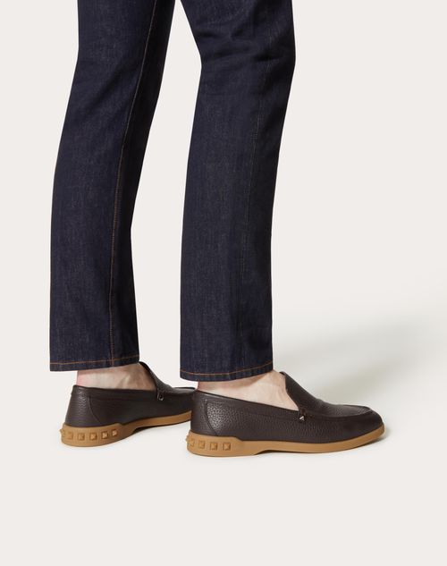 Valentino Garavani - Leisure Flows Slip-on In Grainy Calfskin - Ebony - Man - Loafers And Driver