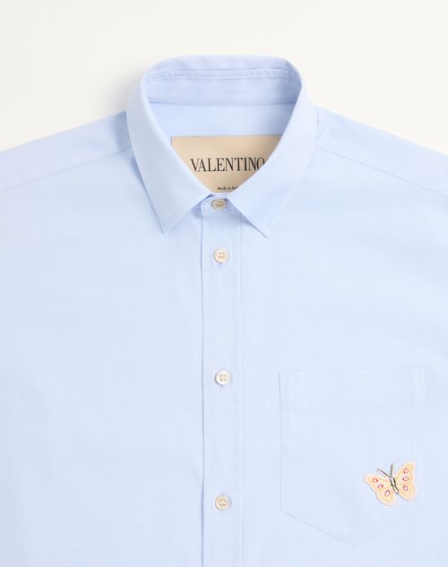 Valentino - Camicia A Maniche Lunghe Valentino In Cotone Oxford Leggero Con Patch Farfalla Ricamata - Azzurro - Uomo - Camicie