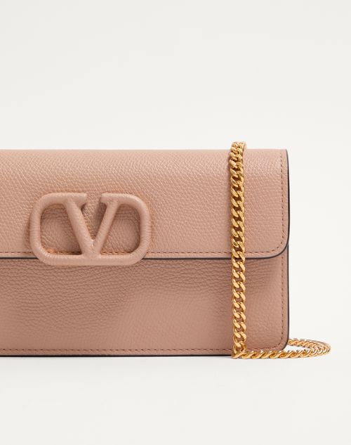 Valentino Garavani - Portafoglio Con Catena Vlogo Signature In Vitello Granato - Rose Cannelle - Donna - Portafogli E Piccola Pelletteria