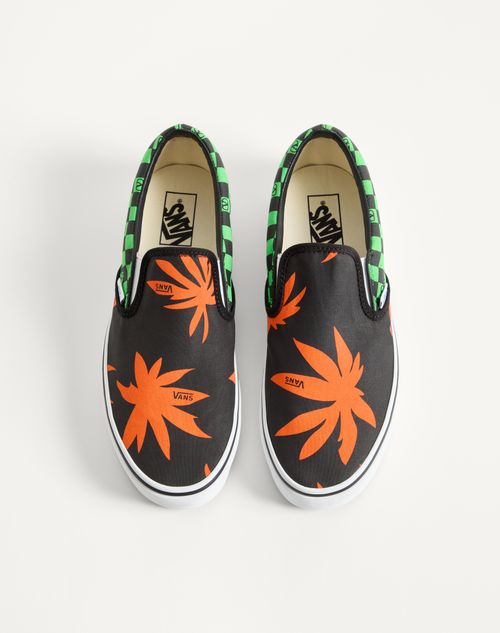 Valentino Garavani - Valentino Garavani Und Vans Slip-on-sneaker Aus Stoff Mit Vlogo-schachbrettmuster Und Tropical Leaves-print - Schwarz/rot/grün - Mann - Sneaker