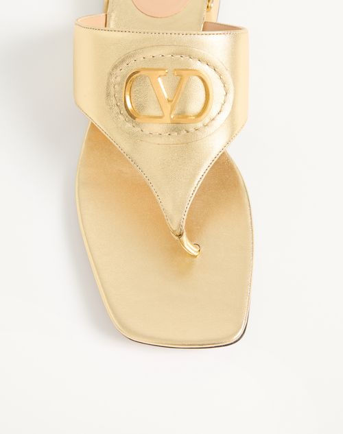 Valentino Garavani - Vlogo Signature Laminated Nappa Thong Sandal 20mm - Antique Brass - Woman - Sandals