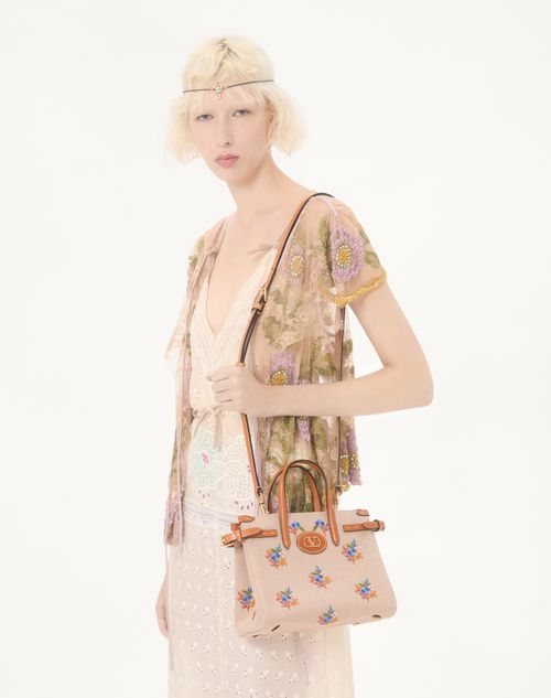 Valentino Garavani - Kleine Valentino Garavani Antibes Canvas-einkaufstasche Mit Stickerei - Natur - Frau - Shopper Taschen