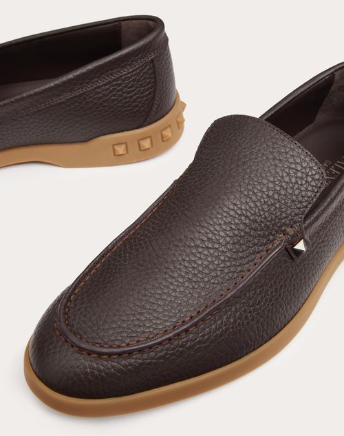 Valentino Garavani - Leisure Flows Slip-on In Grainy Calfskin - Ebony - Man - Loafers And Driver