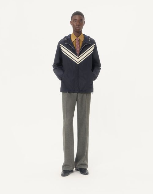 Valentino - Valentino Hooded Windbreaker In Lightweight Nylon With Inlaid V - Navy/beige - Man - Outerwear