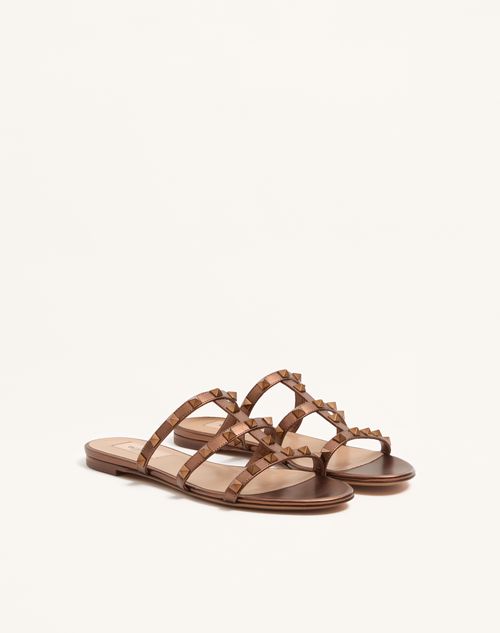 Valentino Garavani - Rockstud Flat Metallic Nappa Slide Sandal - Bronze - Woman - Slides And Thongs