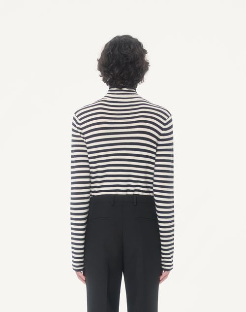 Valentino - Maglione Collo Alto Valentino In Lana Con Patch Vlogo - Avorio/navy - Uomo - Maglieria
