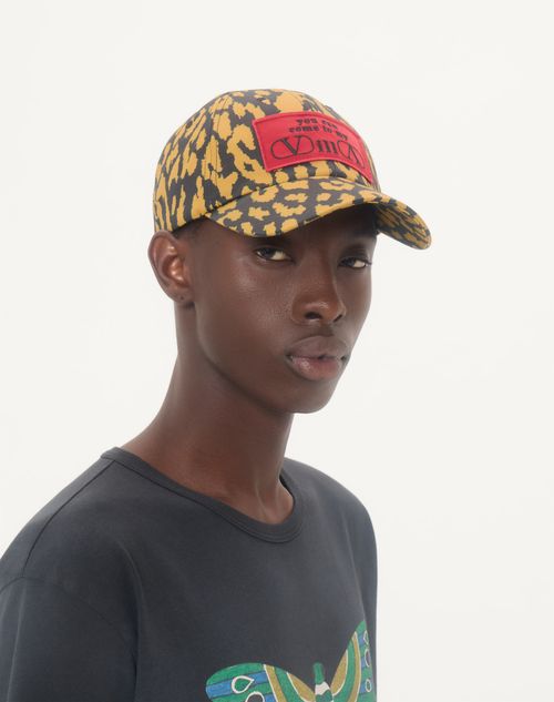 Valentino Garavani - Baseball Cap Valentino Myvilla In Cotone Con Stampa Maculata - Animalier/rosso - Uomo - Cappelli E Guanti