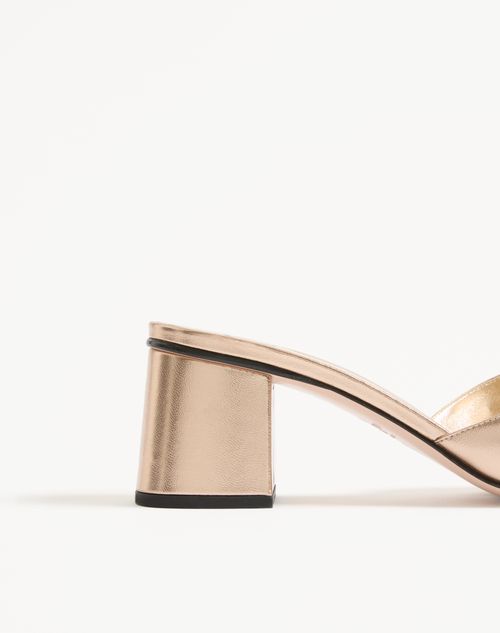 Valentino Garavani - Vlogo Signature Slide Sandal In Laminated Nappa 60mm - Champagne - Woman - Sandals