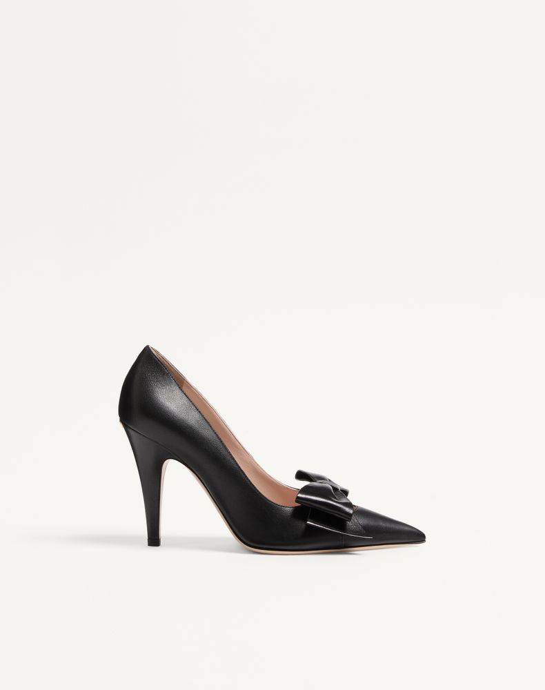 Valentino Garavani Bowow Goatskin Pumps Pointed Toe Heels In Black