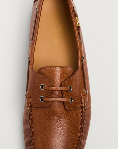 Valentino Garavani - Driver Fastaway Buffalo Loafer - Tobacco - Man - Loafers And Driver
