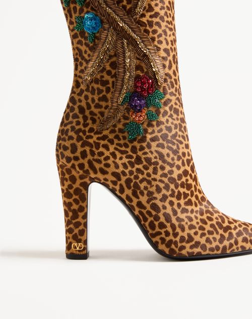 Valentino Garavani - Stivale Hotty In Vitello Effetto Cavallino Con Ricamo Floreale E Pelliccia 100mm - Animalier - Donna - Stivali E Stivaletti