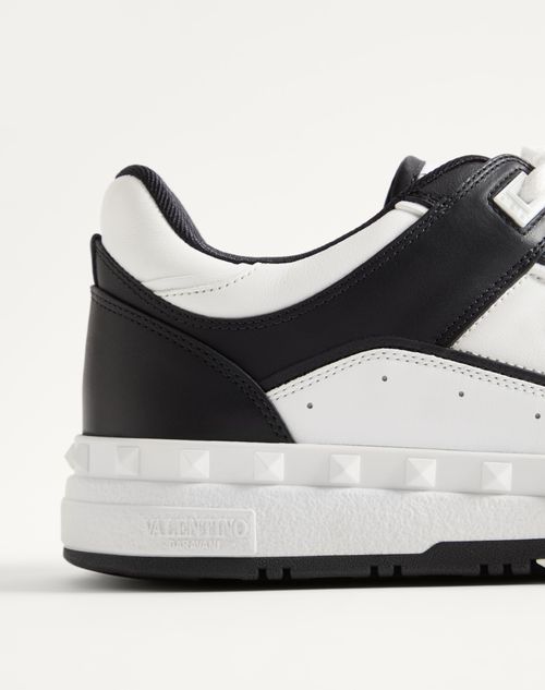 Valentino Garavani - Sneaker Low Top Freedots In Vitello - Nero/bianco - Uomo - Sneakers