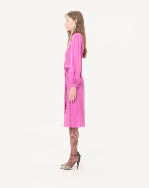 Valentino - Vestido Midi De Jacquard A Rayas Con Logo Mate Brilloso - Fucsia - Mujer - Vestidos