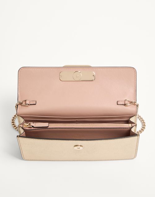 Valentino Garavani - Vlogo Signature Portemonnaie Aus Genarbtem Metallic-kalbsleder Mit Kettenriemen - Platin - Frau - Portemonnaies Und Kleinlederwaren