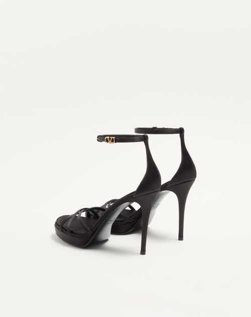 VALENTINO　37ハーフ 新品未使用 vbmvbs7b305_cnero_114.webp?