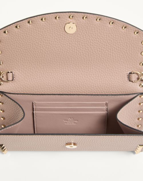 Valentino Garavani - Rockstud Wallet With Chain In Grainy Calfskin - Poudre - Woman - Wallets And Small Leather Goods