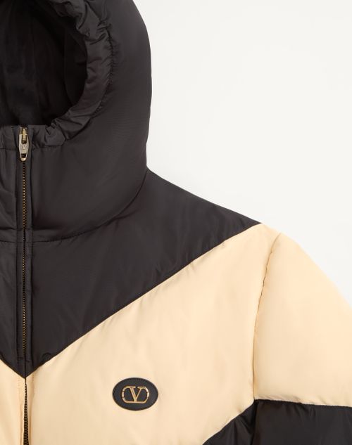 Valentino - Valentino Hooded Down Jacket In Lightweight Nylon With Inlaid V And Vlogo Patch - Black/butter - Man - Outerwear