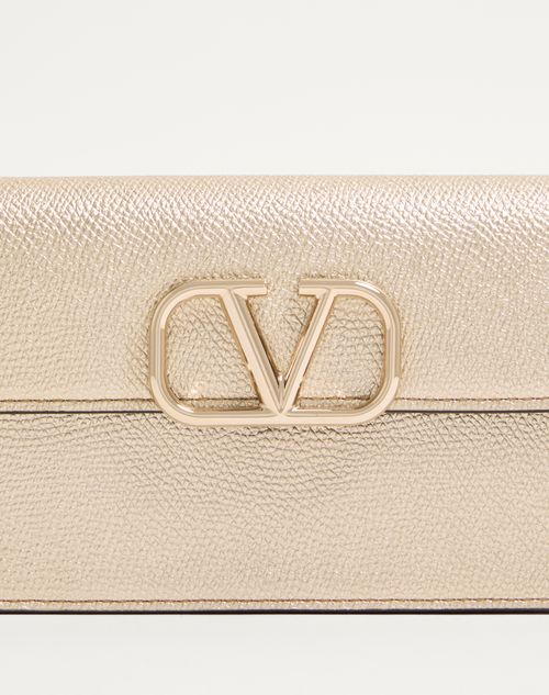 Valentino Garavani - Vlogo Signature Portemonnaie Aus Genarbtem Metallic-kalbsleder Mit Kettenriemen - Platin - Frau - Portemonnaies Und Kleinlederwaren