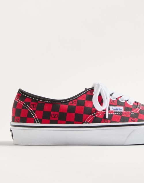 Valentino Garavani - Valentino Garavani And Vans Low-top Trainer In Fabric With Vlogo Checkerboard Print - Rouge Pur/black - Man - Sneakers