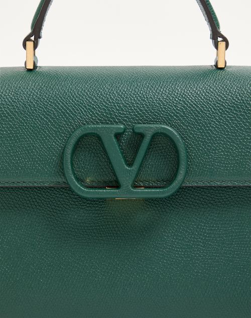 Valentino Garavani - Bolso Pequeño Valentino Garavani Vsling De Cuero Graneado De Becerro - English Green - Mujer - Bolsos Con Asa Superior