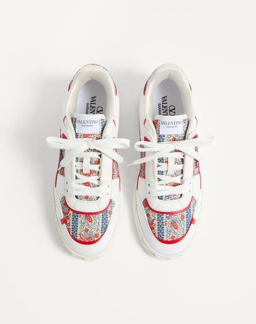 Valentino Garavani - Freedots Low-top Sneaker In Calfskin And Voyage Imaginaire Fabric - White/multicolor/coral - Man - Sneakers