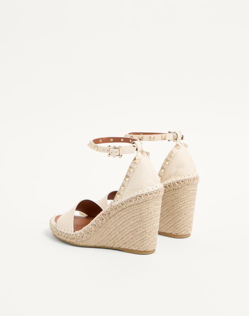 Valentino Garavani - Double Rockstud Grainy Calfskin Wedge Sandal 105 Mm - Ivory - Woman - Espadrilles And Wedges