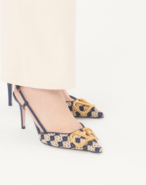 Valentino Garavani - Décolleté Slingback Vlogo Signature In Tessuto Crochet 80mm - Blu/beige - Donna - Décolleté