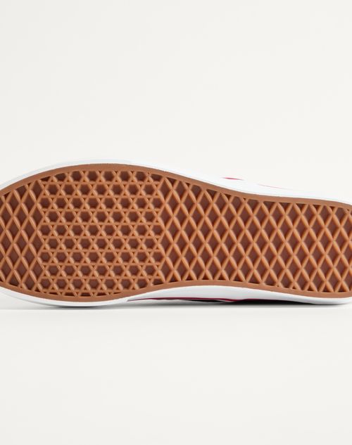 Valentino Garavani - Valentino Garavani Und Vans Slip-on-sneaker Aus Stoff Mit Maxi-cherryfic-print Und Vlogo-schachbrettmuster - Schwarz/ Rot - Mann - Sneaker