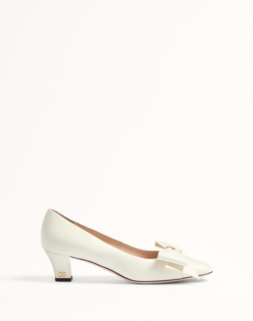 Shop Valentino Garavani Bowow Pump In Kidskin 45mm Woman Ivory 41.5