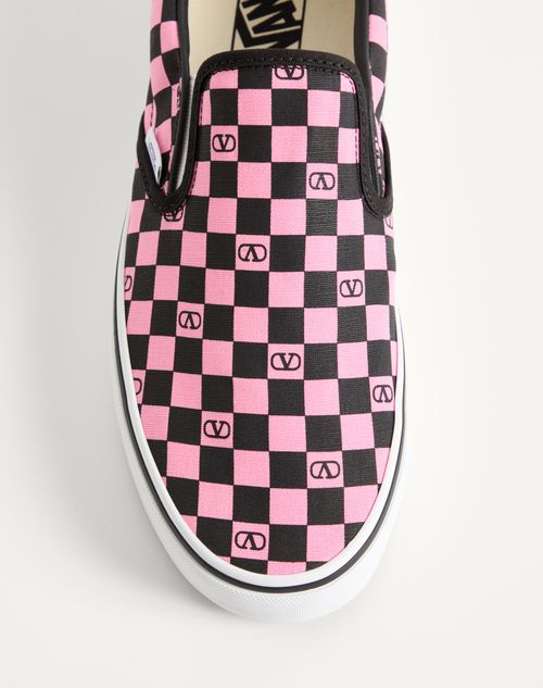 Valentino Garavani - Valentino Garavani Und Vans Slip-on-sneaker Aus Stoff Mit Vlogo-schachbrettmuster - Pink Orchid/schwarz - Mann - Sneaker
