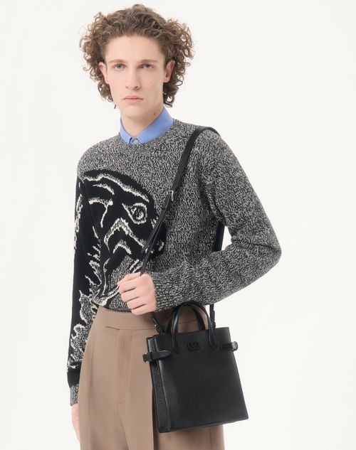 Valentino Garavani - ヴァレンティノ ガラヴァーニ アンティーブ グレインレザー スモール トート - ブラック - メンズ - トート