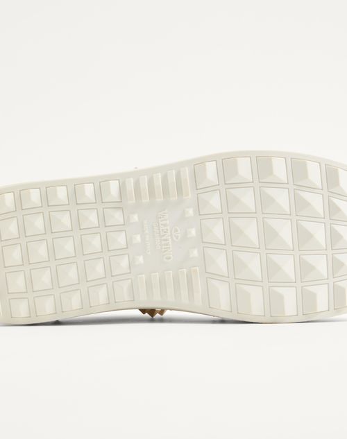 Valentino Garavani - Flatform Rockstud Untitled Sneaker In Calfskin - White - Woman - Sneakers