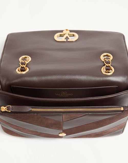 Valentino Garavani - Borsa Media Con Catena Valentino Garavani Djuna In Suede E Nappa Motivo Chevron - Ebano - Donna - Borse A Spalla