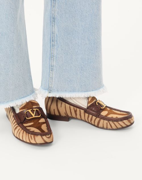 Valentino Garavani - Vlogo Signature Pony-effect Calfskin Loafer 20mm - Beige/bark Brown - Woman - Loafers & Oxford