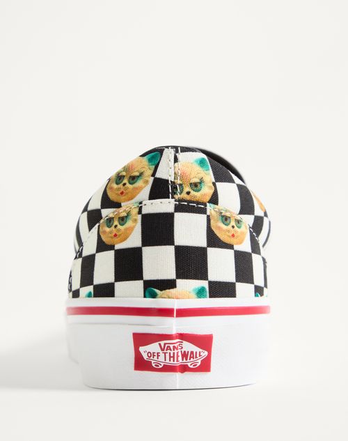 Valentino Garavani - Valentino Garavani And Vans Slip-on Trainer In Fabric With Le Chat De La Maison Print And Vlogo Checkerboard Print - Black/white - Man - Trainers