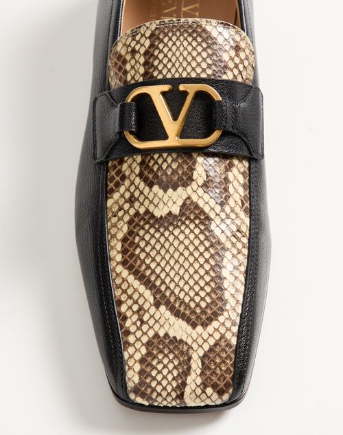 Valentino Garavani - Vlogo Signature Kidskin And Python Loafer - Black/cream - Man - Loafers And Drivers